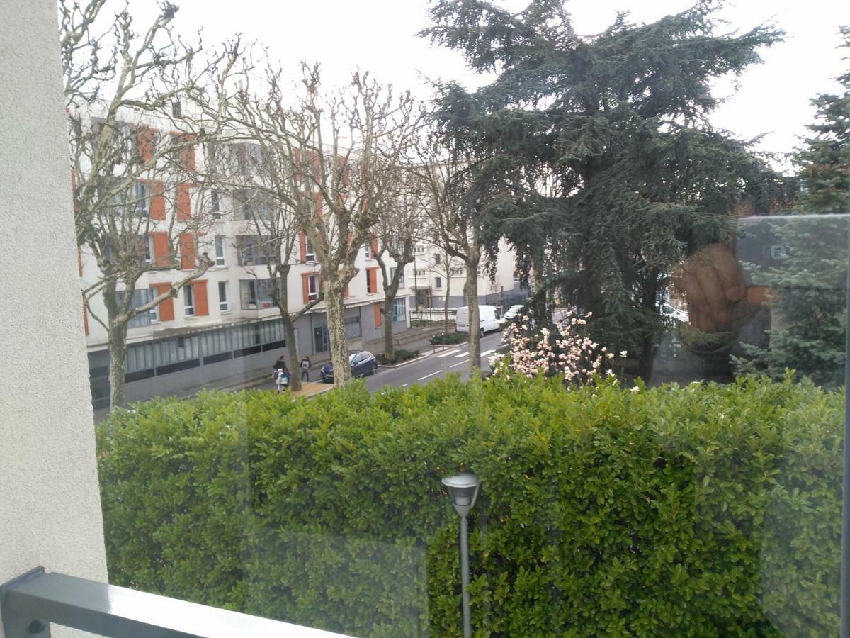 Appartement F3 Avec Parking Privee Saint-Priest  Dış mekan fotoğraf